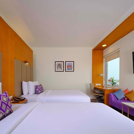 Vivanta Ahmedabad Sg Highway Екстериор снимка