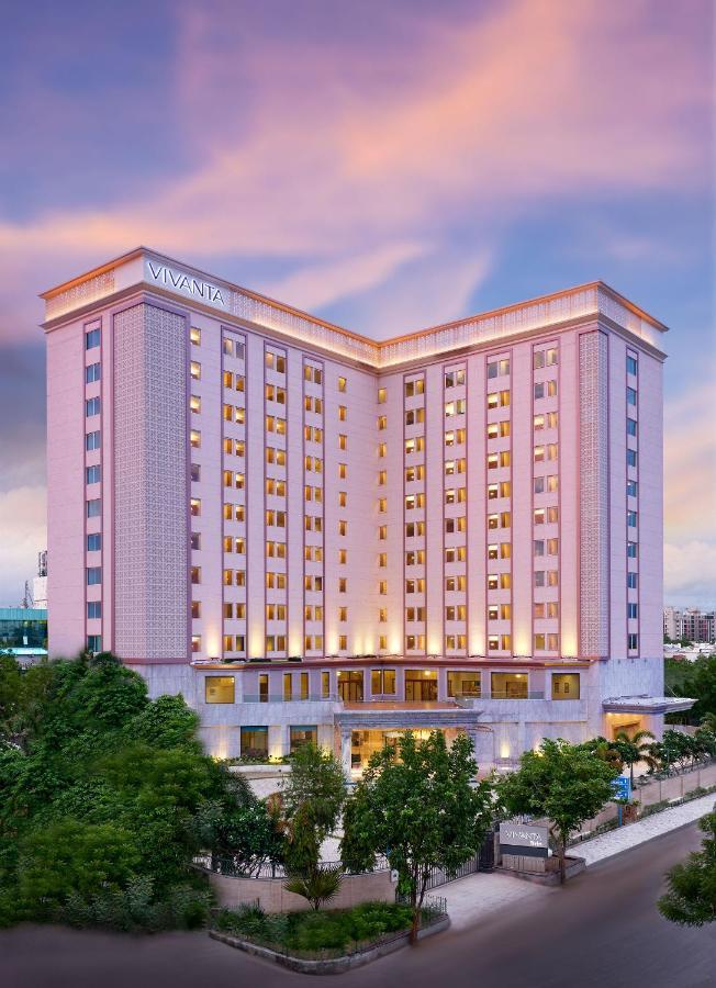 Vivanta Ahmedabad Sg Highway Екстериор снимка