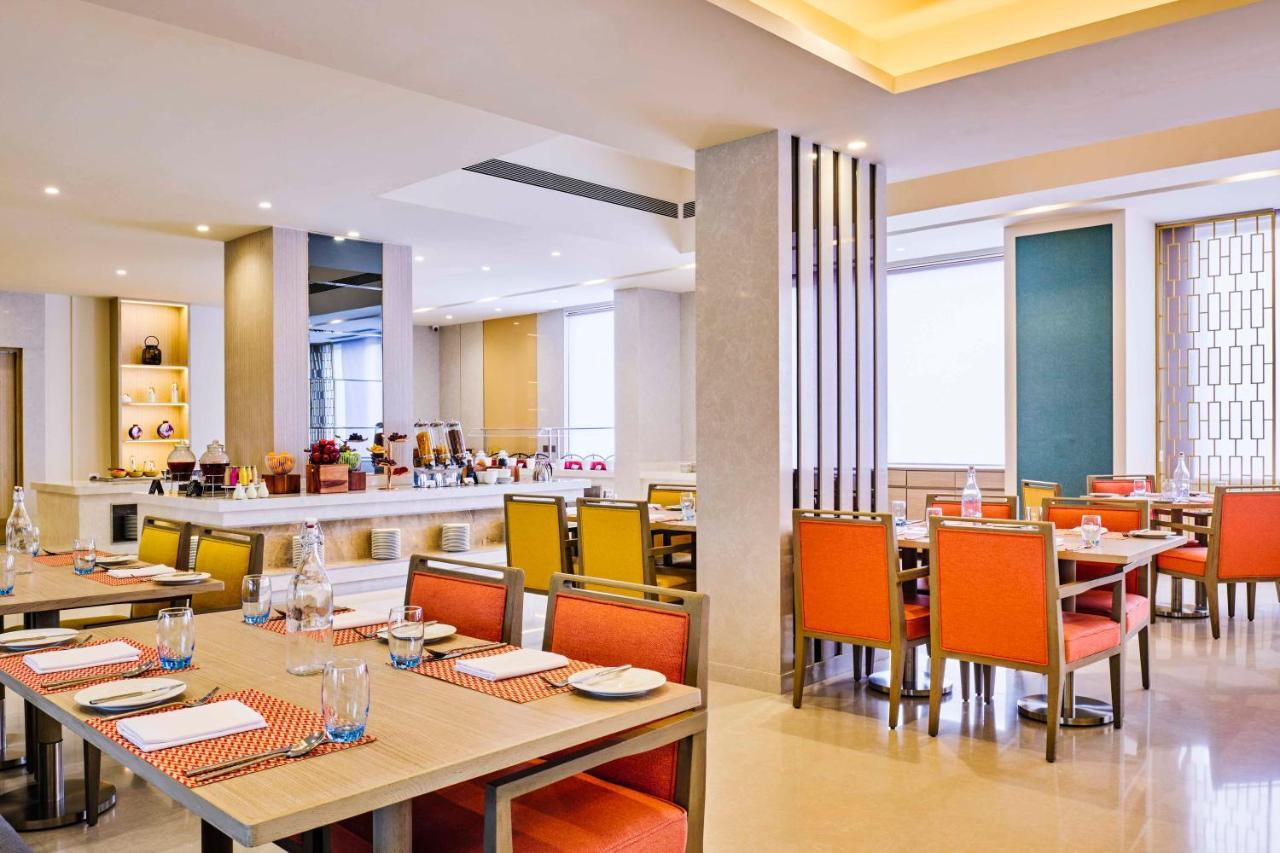 Vivanta Ahmedabad Sg Highway Екстериор снимка