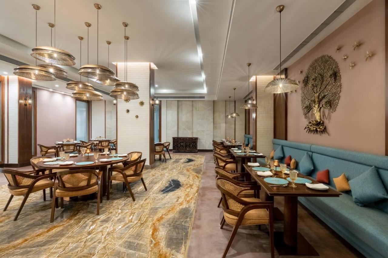 Vivanta Ahmedabad Sg Highway Екстериор снимка
