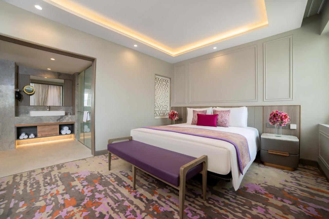 Vivanta Ahmedabad Sg Highway Екстериор снимка