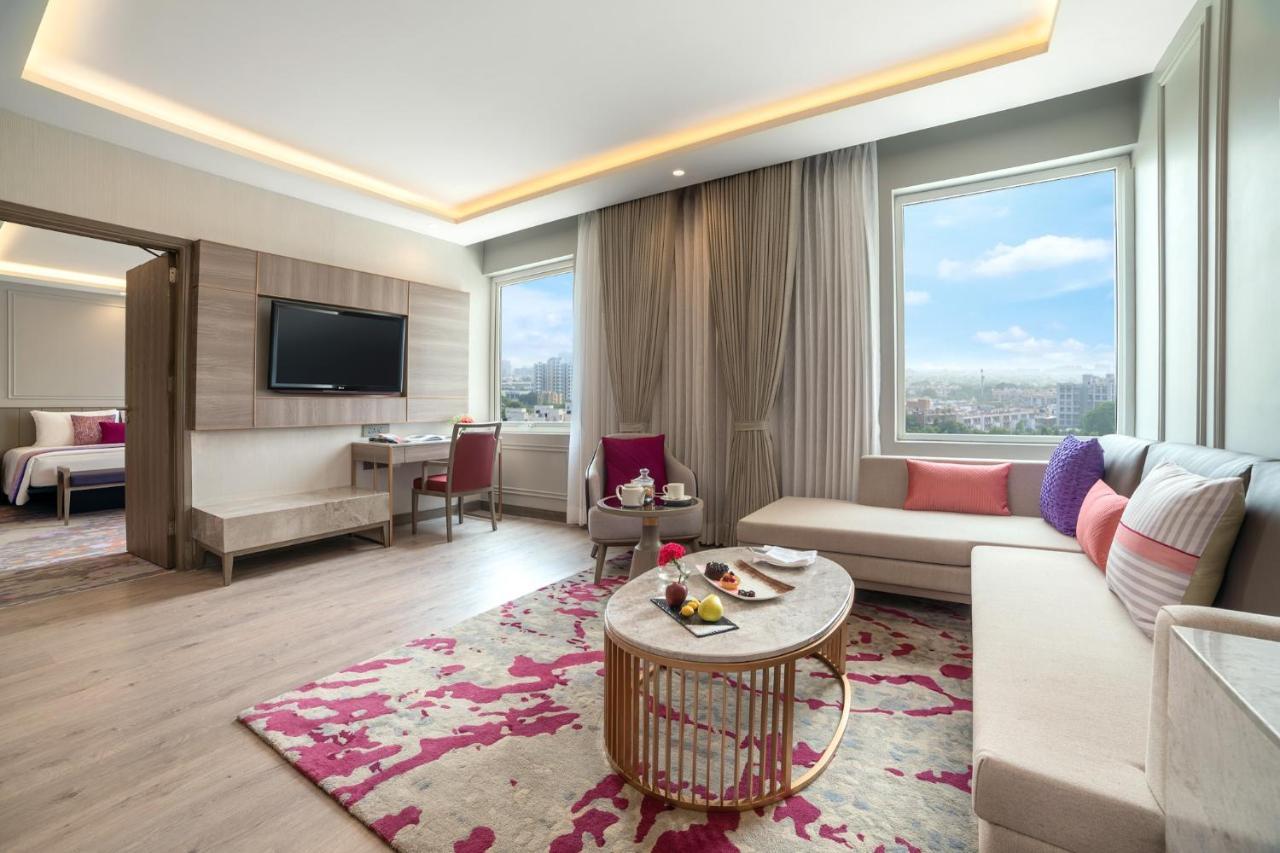 Vivanta Ahmedabad Sg Highway Екстериор снимка