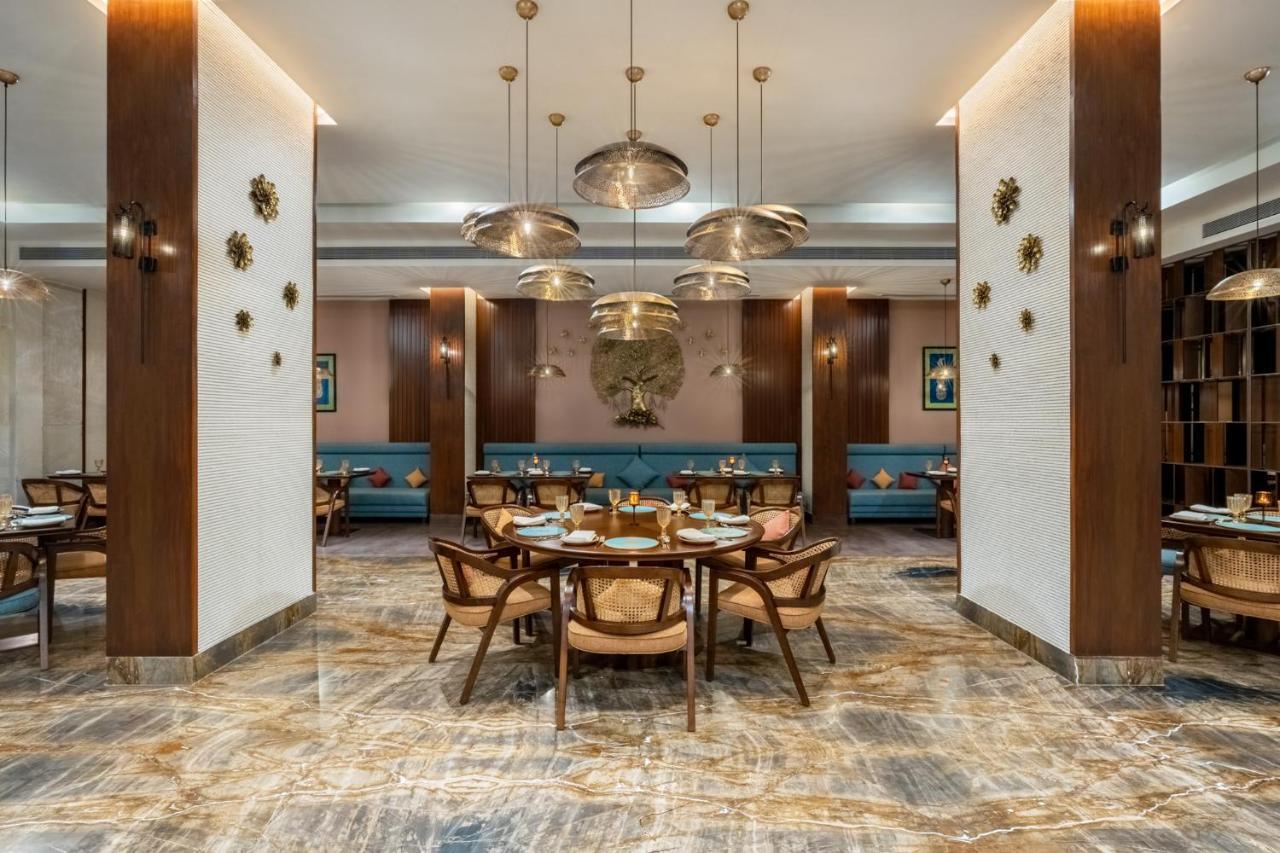 Vivanta Ahmedabad Sg Highway Екстериор снимка