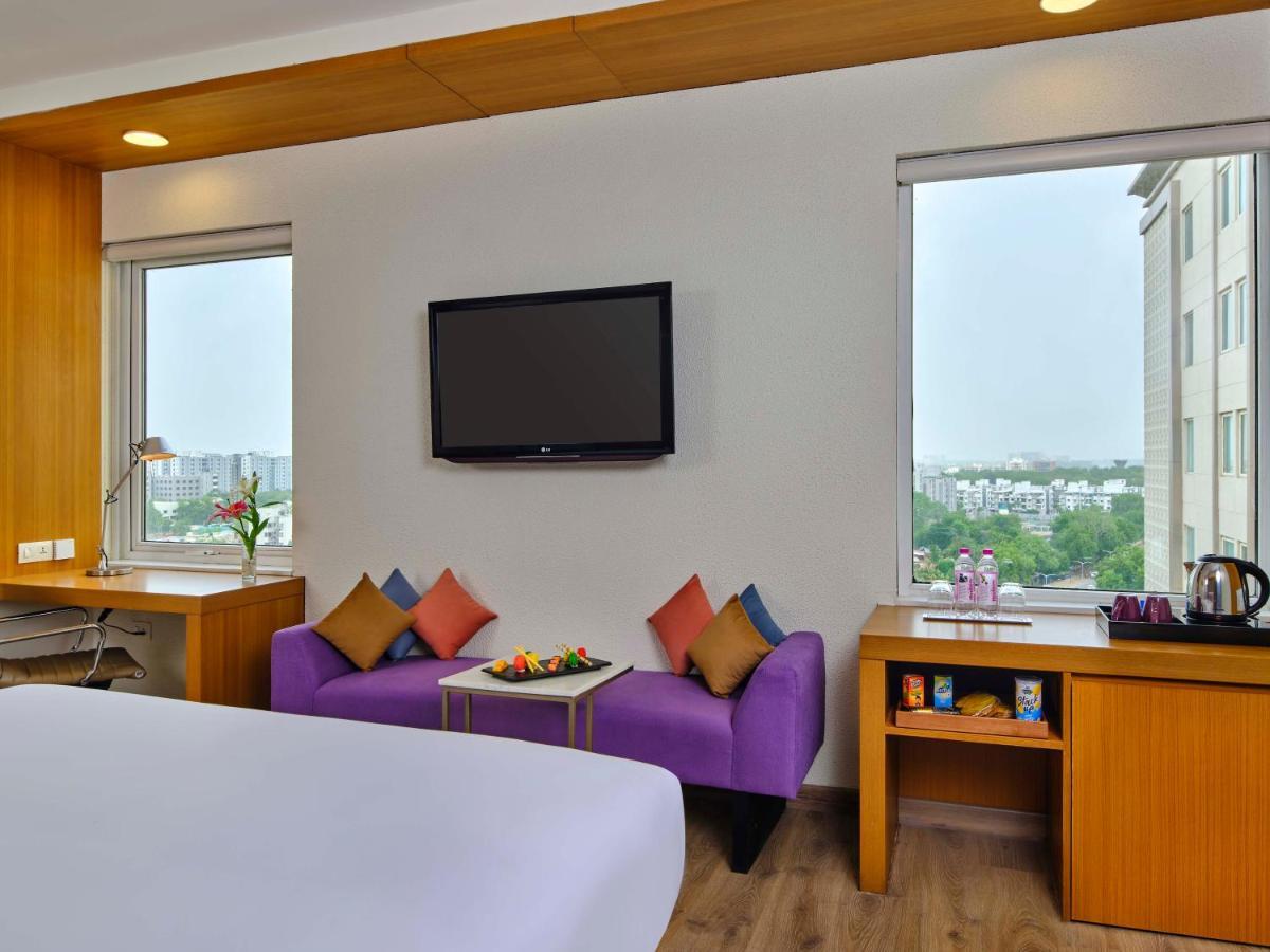 Vivanta Ahmedabad Sg Highway Екстериор снимка