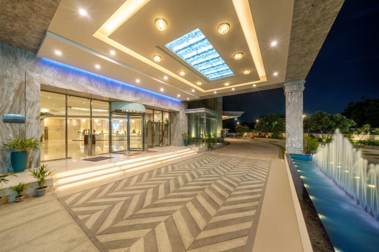 Vivanta Ahmedabad Sg Highway Екстериор снимка