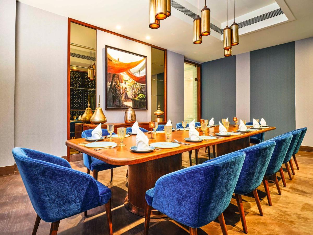 Vivanta Ahmedabad Sg Highway Екстериор снимка