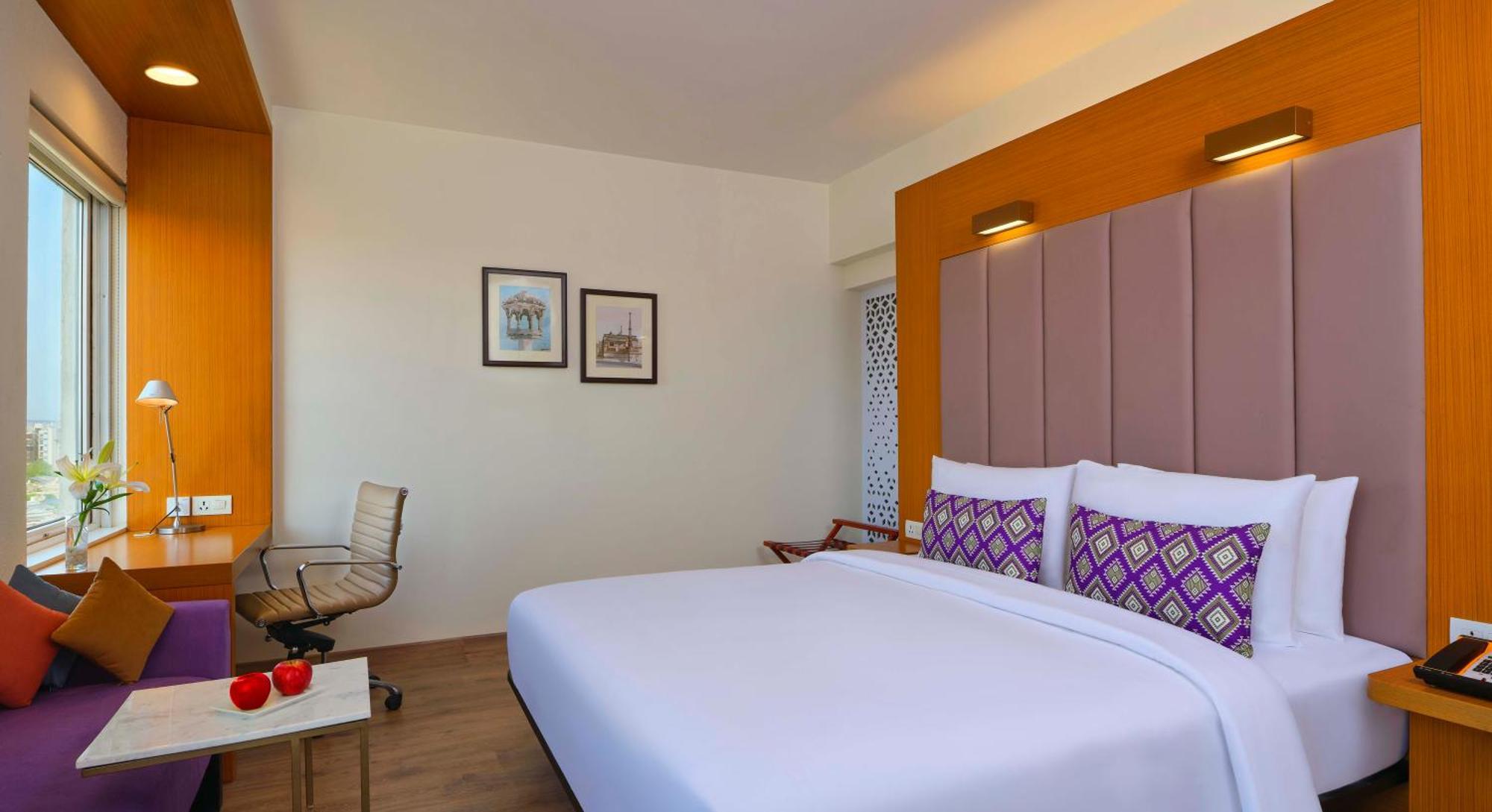 Vivanta Ahmedabad Sg Highway Екстериор снимка