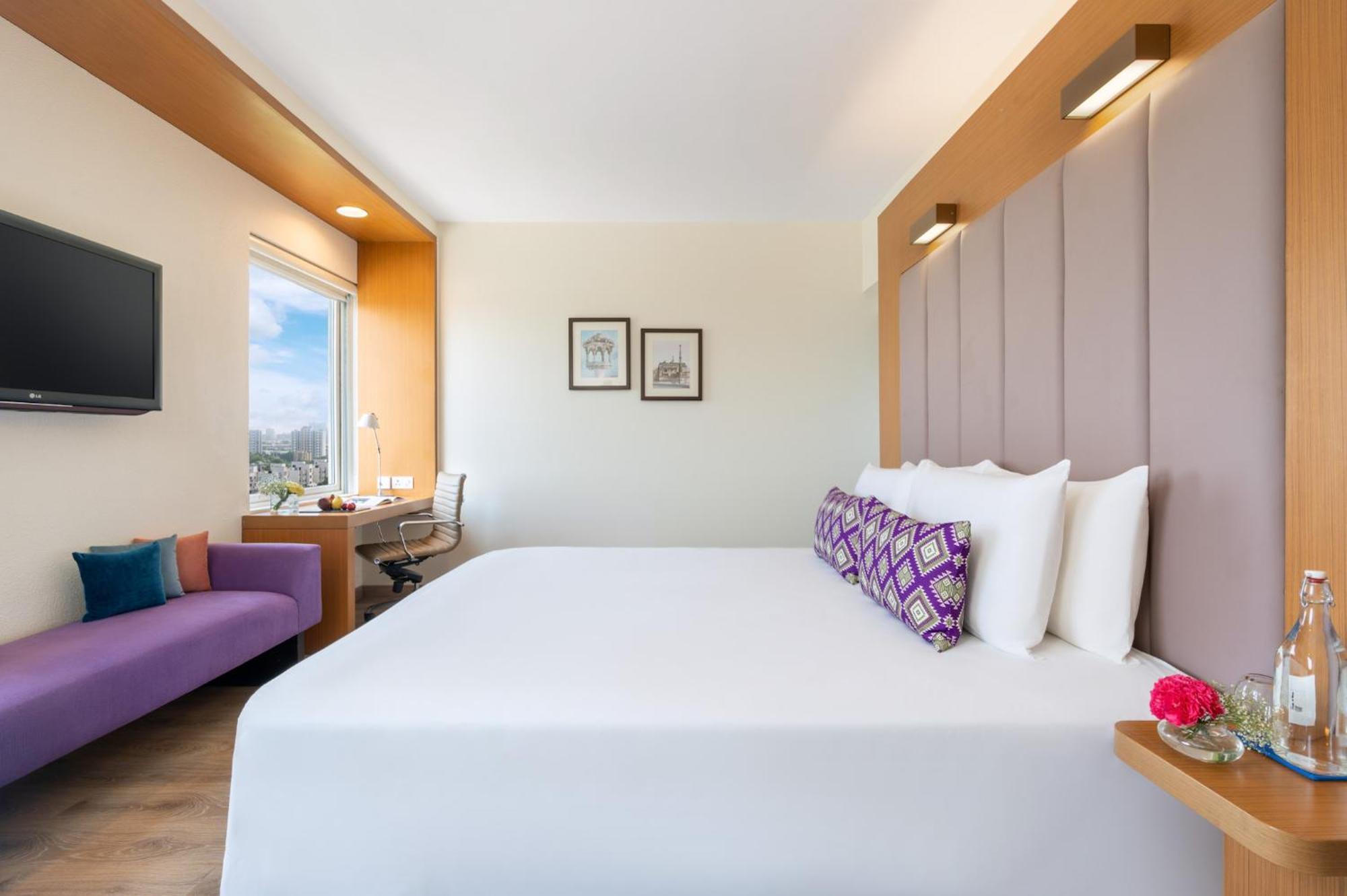 Vivanta Ahmedabad Sg Highway Екстериор снимка