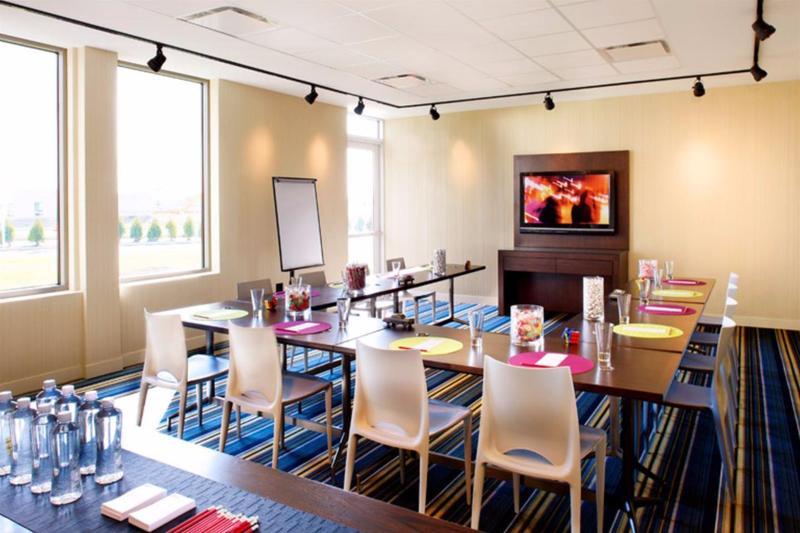 Vivanta Ahmedabad Sg Highway Екстериор снимка