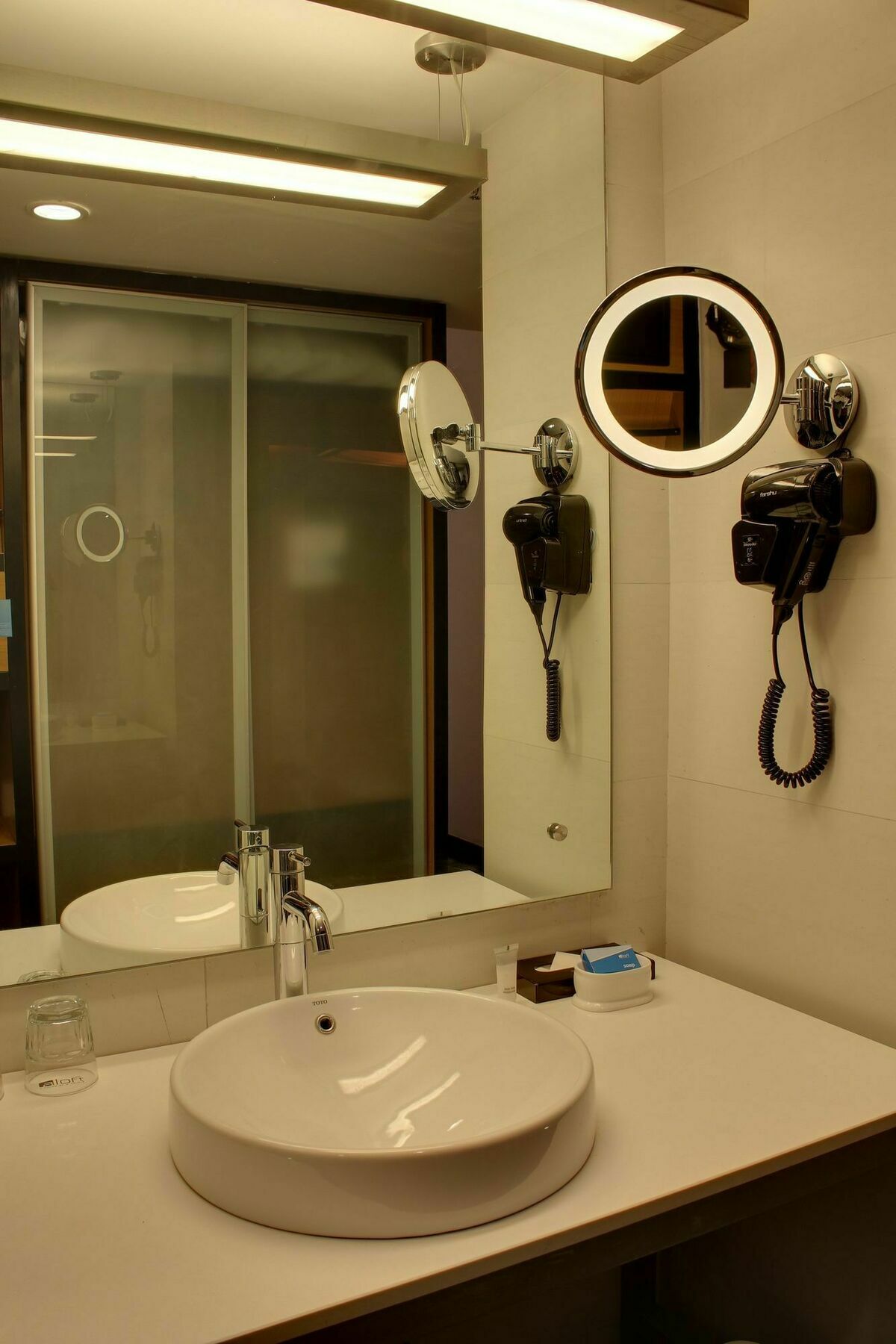Vivanta Ahmedabad Sg Highway Екстериор снимка