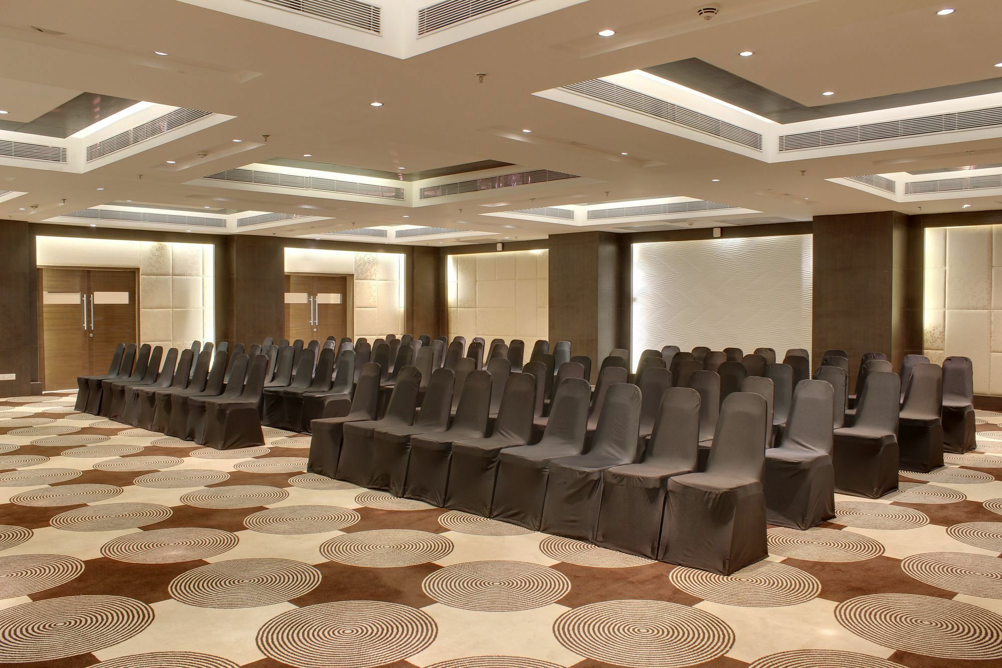 Vivanta Ahmedabad Sg Highway Екстериор снимка