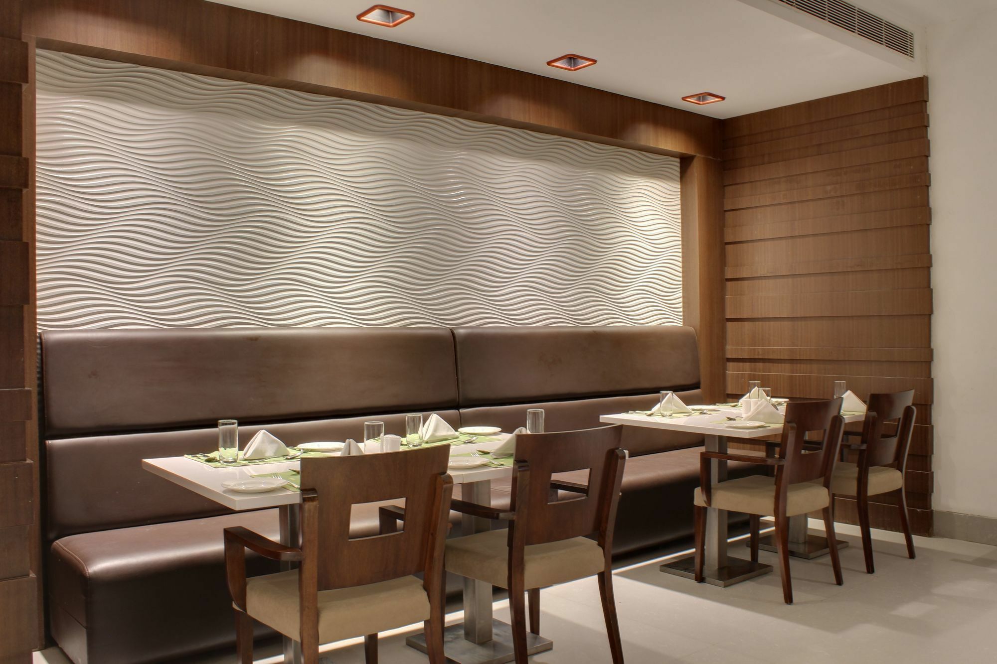 Vivanta Ahmedabad Sg Highway Екстериор снимка